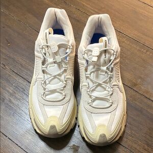 Men's White and Tan Nike Zoom Vomero
